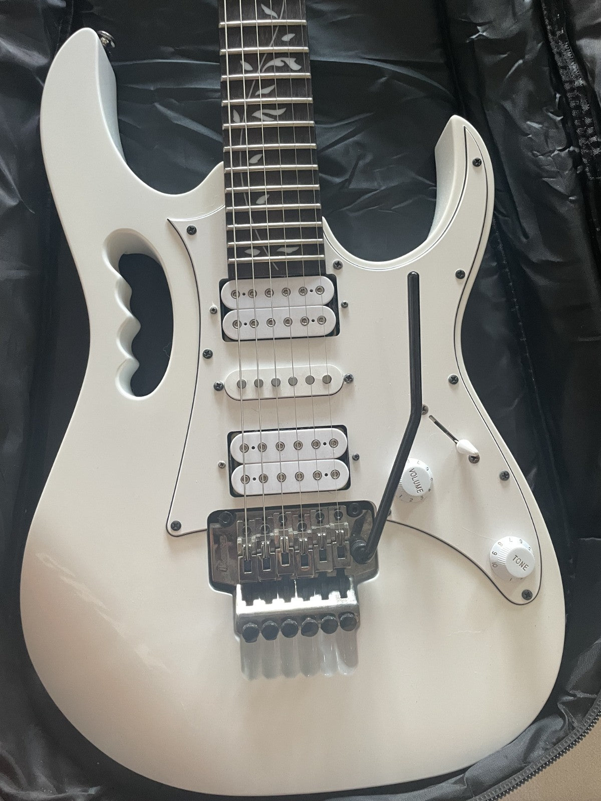 Ibanez JEM Junior Steve Vai White JEMJR Near Mint + Gig Bag & Whammy Bar