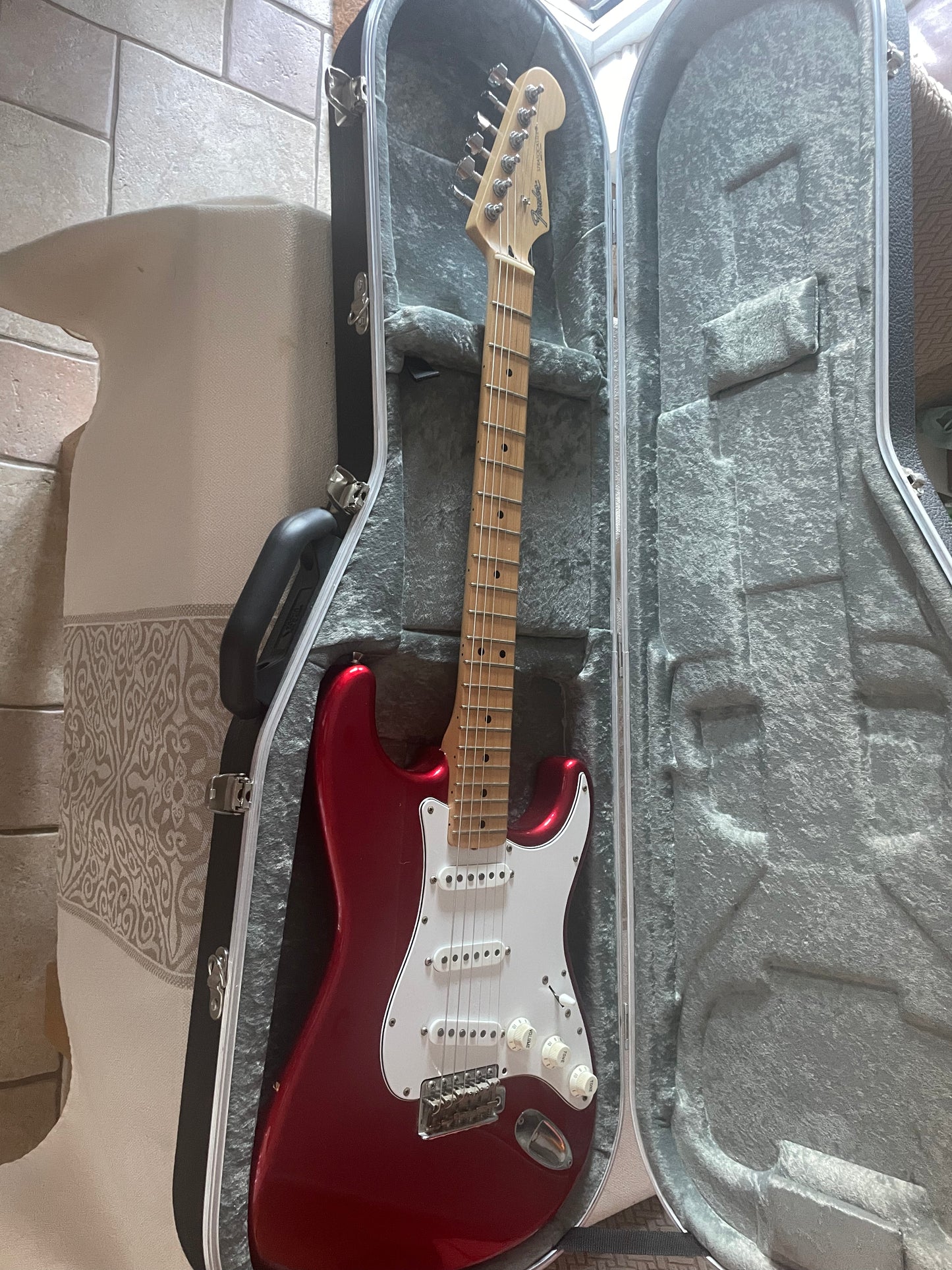 Fender Stratocaster MIJ 2004-2005 Red Maple Neck UPGRADED Wizard Pickups + Case